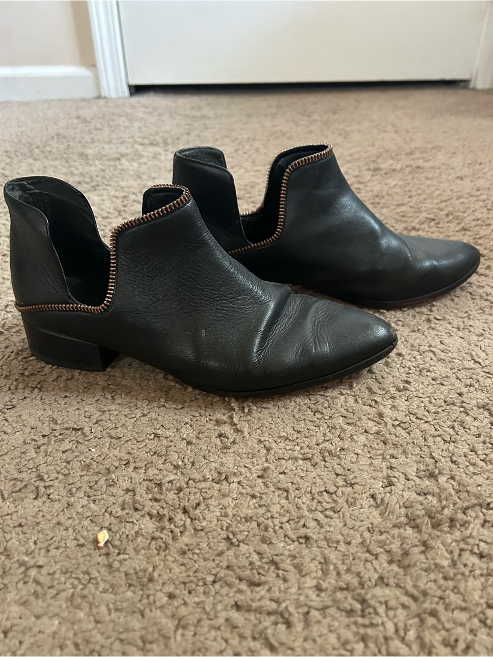Womens Black Pointed Toe Leather Ankle Boots